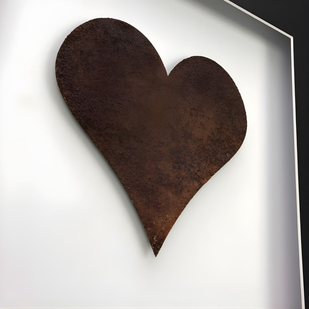Quadratwerk Wandbild Nahaufnahme Urban Rust Heart 58cm - Rahmen Schwarz, Hintergrund Weiß, Passepartout Schwarz/Weiß