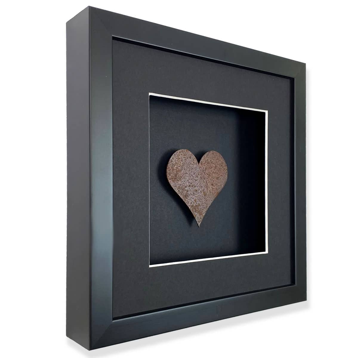 Quadratwerk Wandbild Seitenansicht Urban Rust Heart 27cm - Rahmen Schwarz, Hintergrund Schwarz, Passepartout Schwarz/Weiß