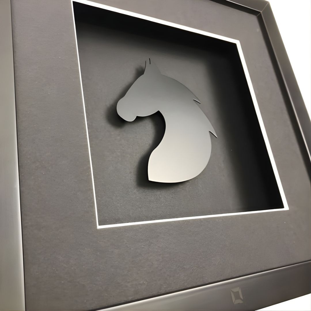 Quadratwerk Wandbild detailansicht Pure Black Knight Pferdekopf 27cm - Rahmen Schwarz, Hintergrund Schwarz, Passepartout Schwarz/Weiß