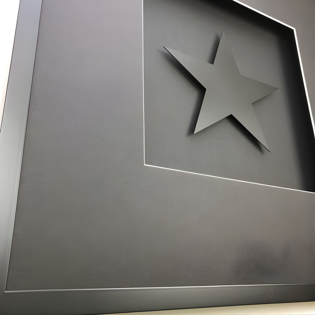 Quadratwerk Wandbild nahaufnahme Pure Black Stern 58cm - Rahmen Schwarz, Hintergrund Schwarz, Passepartout Schwarz/Weiß