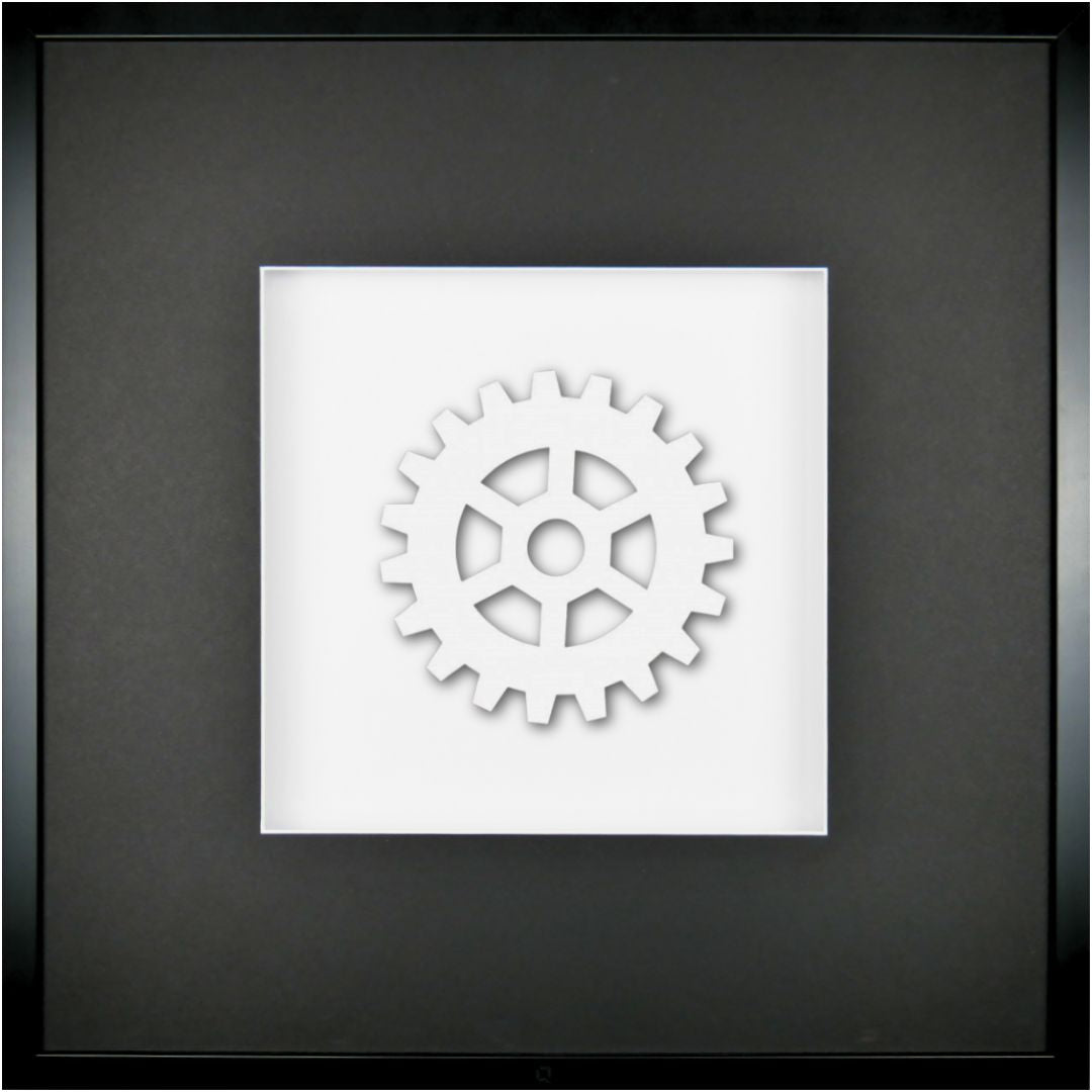 Quadratwerk Wandbild All White Gear 58cm - Rahmen Schwarz, Hintergrund Weiß, Passepartout Schwarz/Weiß
