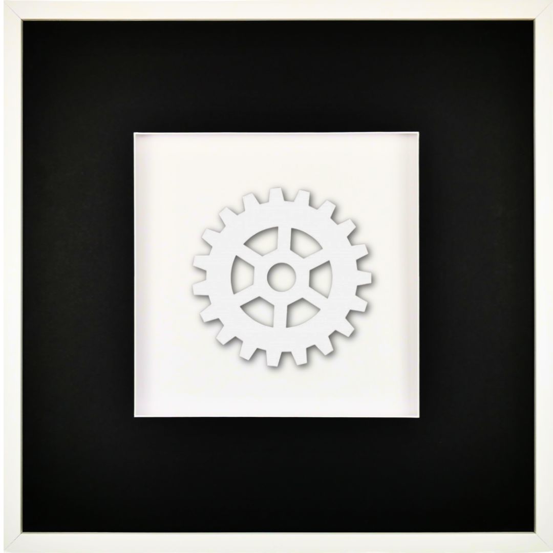 Quadratwerk Wandbild All White Gear 58cm - Rahmen Weiß, Hintergrund Weiß, Passepartout Schwarz/Weiß