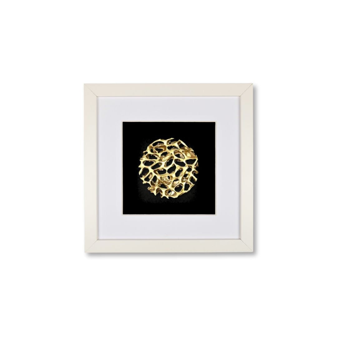 Quadratwerk Wandbild Magic Gold Rund 27cm - Rahmen Weiß, Hintergrund Schwarz, Passepartout Weiß/Weiß