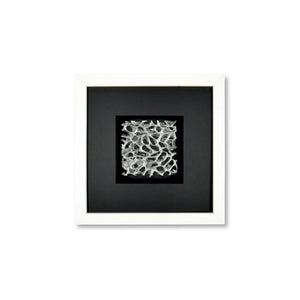 Quadratwerk Wandbild Magic Silver Quadrat 27cm - Rahmen Weiß, Hintergrund Schwarz, Passepartout Schwarz/Schwarz