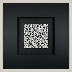 Quadratwerk Wandbild Magic Silver Quadrat 58cm - Rahmen Weiß, Hintergrund Schwarz, Passepartout Schwarz/Schwarz