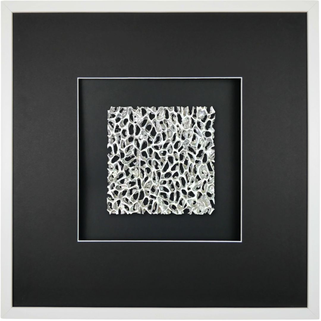 Quadratwerk Wandbild Magic Silver Quadrat 58cm - Rahmen Weiß, Hintergrund Schwarz, Passepartout Schwarz/Weiß