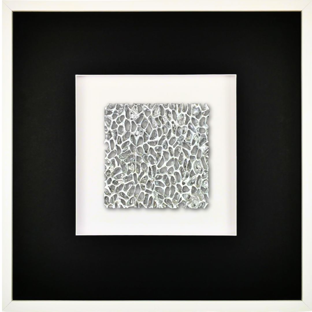 Quadratwerk Wandbild Magic Silver Quadrat 58cm - Rahmen Weiß, Hintergrund Weiß, Passepartout Schwarz/Weiß