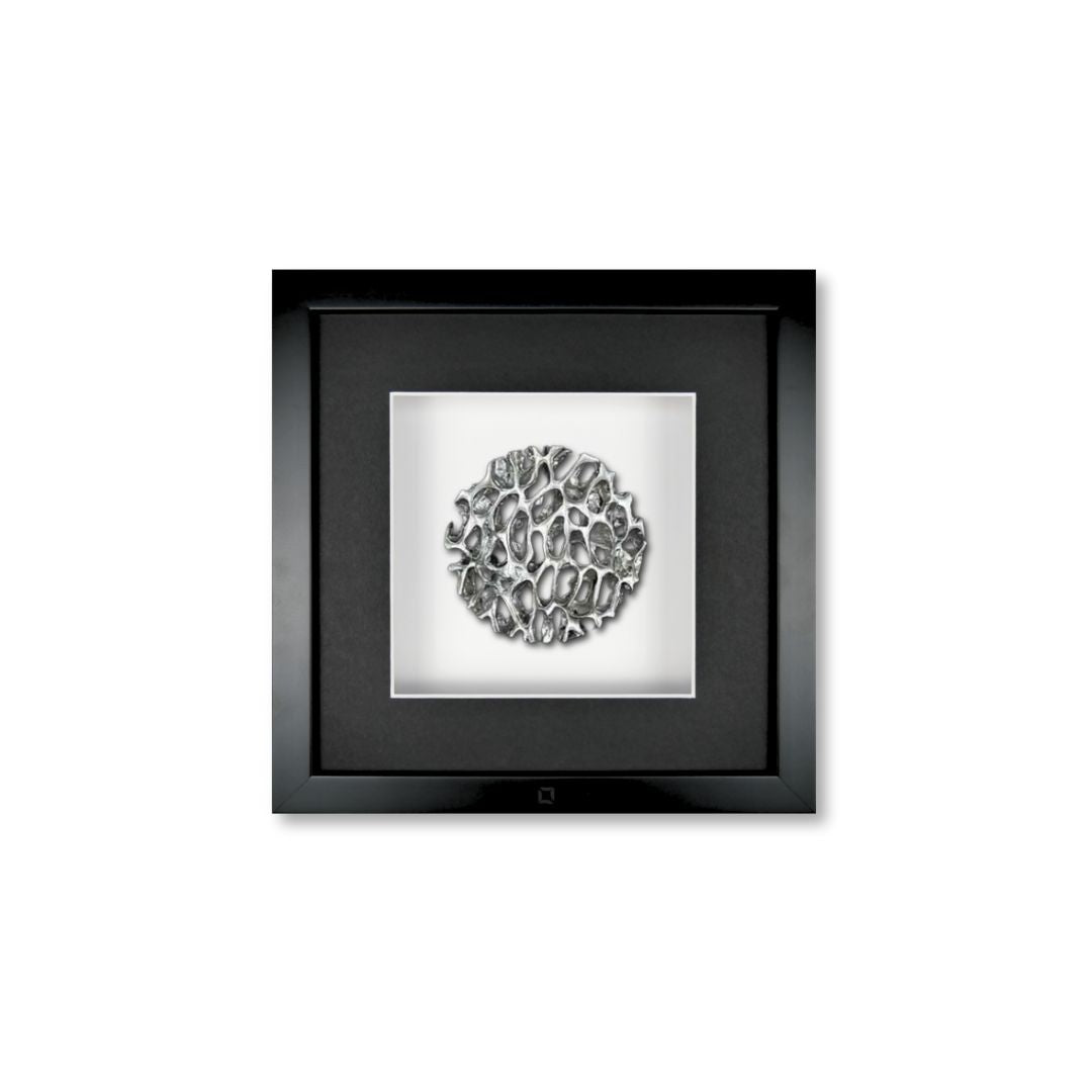 Quadratwerk Wandbild Magic Silver Rund 27cm - Rahmen Schwarz, Hintergrund Weiß, Passepartout Schwarz/Weiß