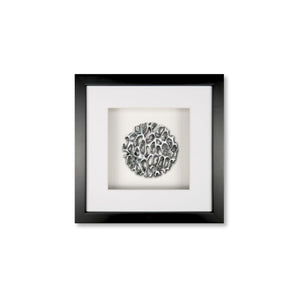 Quadratwerk Wandbild Magic Silver Rund 27cm - Rahmen Schwarz, Hintergrund Weiß, Passepartout Weiß/Weiß
