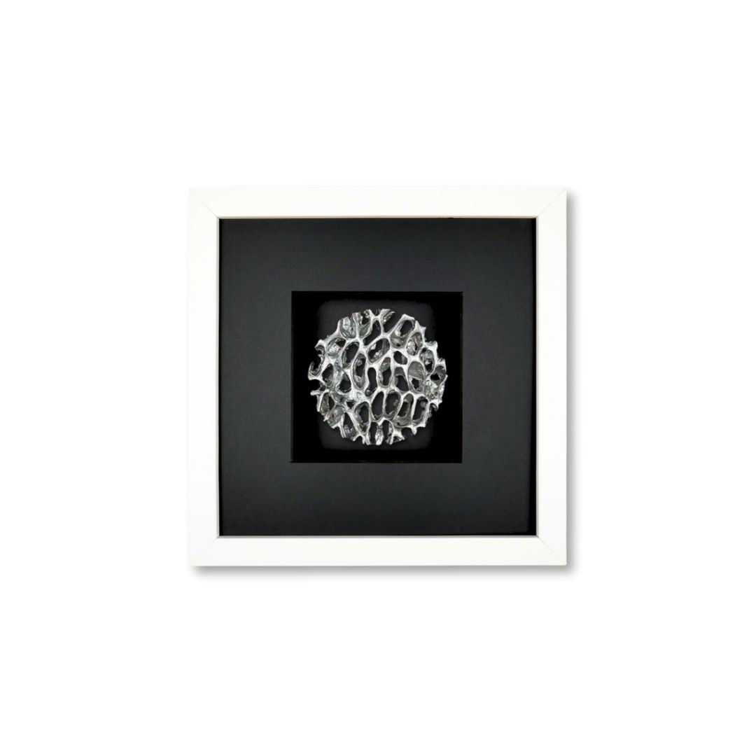 Quadratwerk Wandbild Magic Silver Rund 27cm - Rahmen Weiß, Hintergrund Schwarz, Passepartout Schwarz/Schwarz