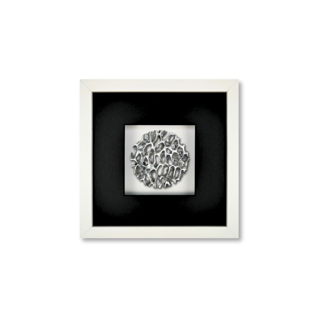 Quadratwerk Wandbild Magic Silver Rund 27cm - Rahmen Weiß, Hintergrund Weiß, Passepartout Schwarz/Schwarz