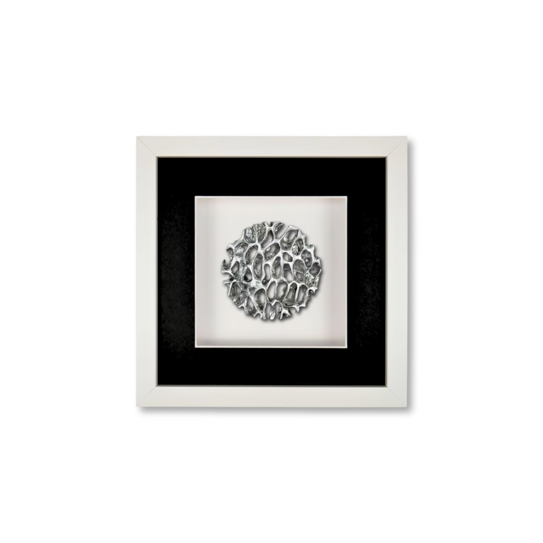 Quadratwerk Wandbild Magic Silver Rund 27cm - Rahmen Weiß, Hintergrund Weiß, Passepartout Schwarz/Weiß