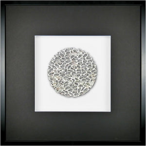 Quadratwerk Wandbild Magic Silver Rund 58cm - Rahmen Schwarz, Hintergrund Weiß, Passepartout Schwarz/Weiß