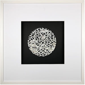 Quadratwerk Wandbild Magic Silver Rund 58cm - Rahmen Weiß, Hintergrund Schwarz, Passepartout Weiß/Weiß