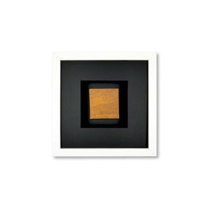 Quadratwerk Wandbild Noble Wood Quadrat 27cm - Rahmen Weiß, Hintergrund Schwarz, Passepartout Schwarz/Schwarz