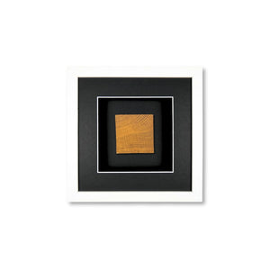 Quadratwerk Wandbild Noble Wood Quadrat 27cm - Rahmen Weiß, Hintergrund Schwarz, Passepartout Schwarz/Weiß