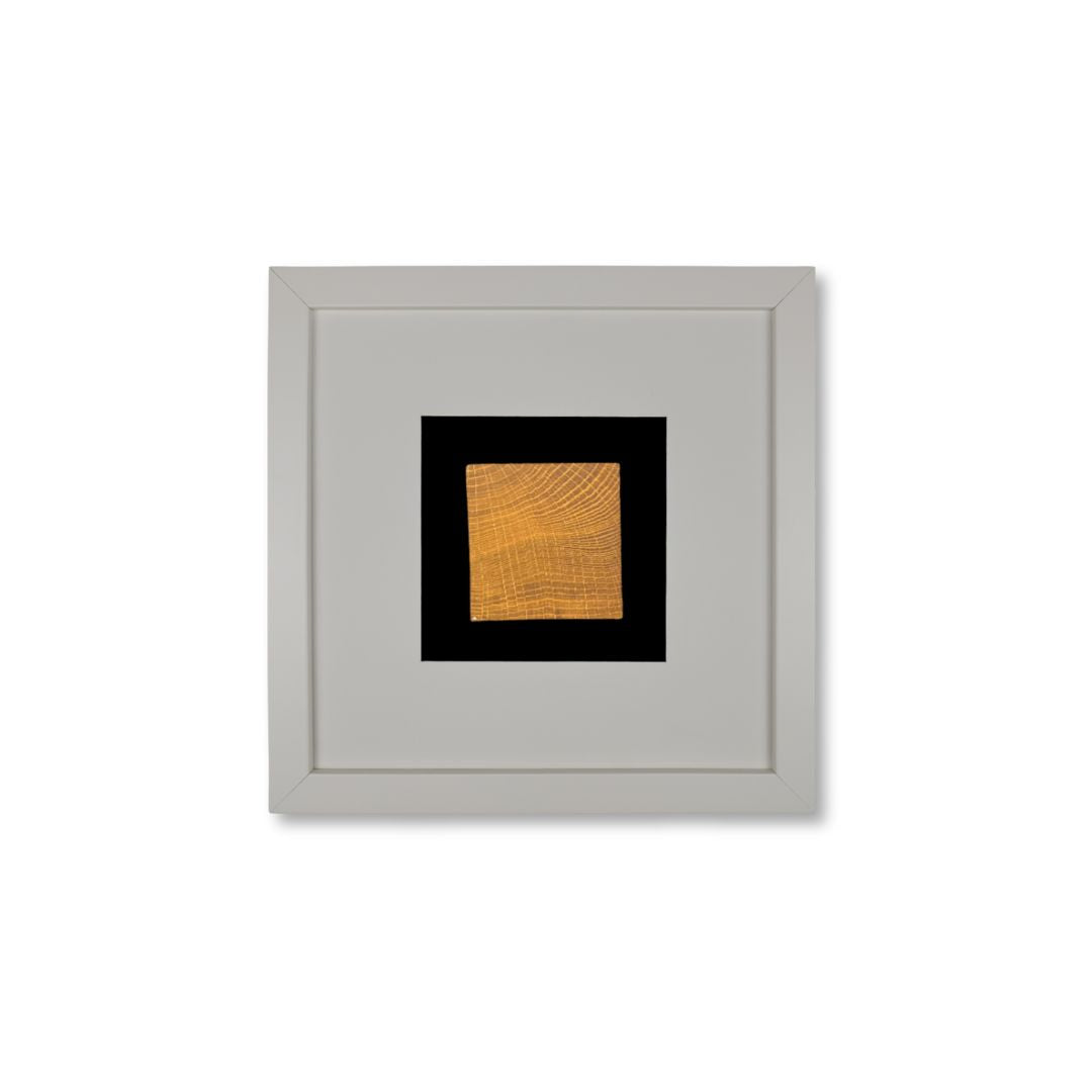 Quadratwerk Wandbild Noble Wood Quadrat 27cm - Rahmen Weiß, Hintergrund Schwarz, Passepartout Weiß/Schwarz