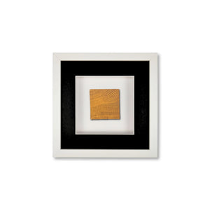 Quadratwerk Wandbild Noble Wood Quadrat 27cm - Rahmen Weiß, Hintergrund Weiß, Passepartout Schwarz/Weiß