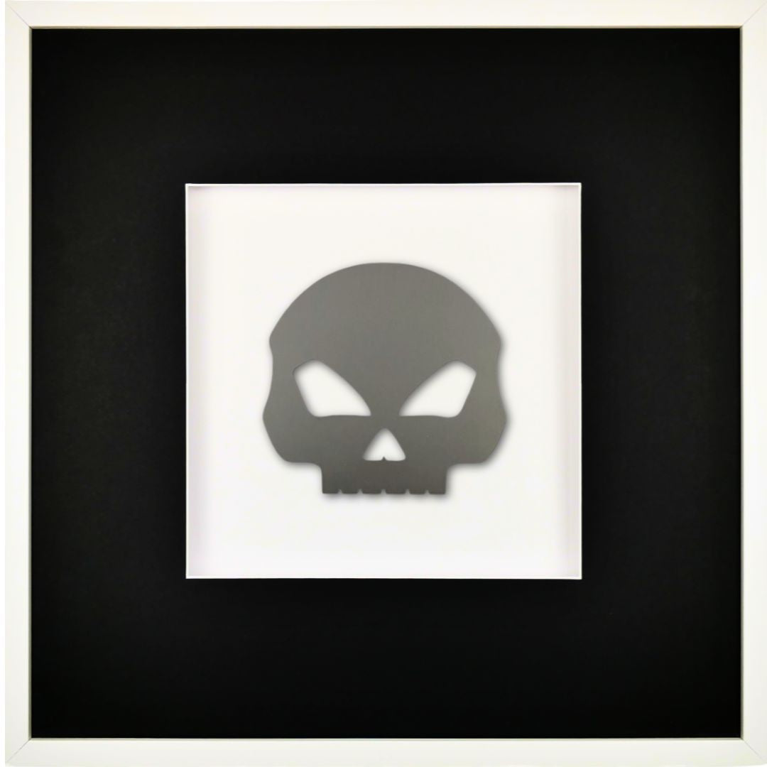 Quadratwerk Wandbild Pure Black Totenkopf 58cm - Rahmen Weiß, Hintergrund Weiß, Passepartout Schwarz/Weiß