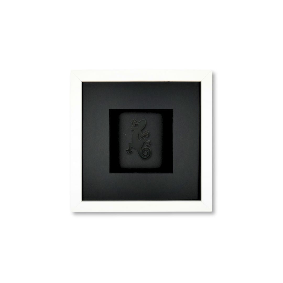 Quadratwerk Wandbild Pure Black Gecko 27cm - Rahmen Weiß, Hintergrund Schwarz, Passepartout Schwarz/Schwarz