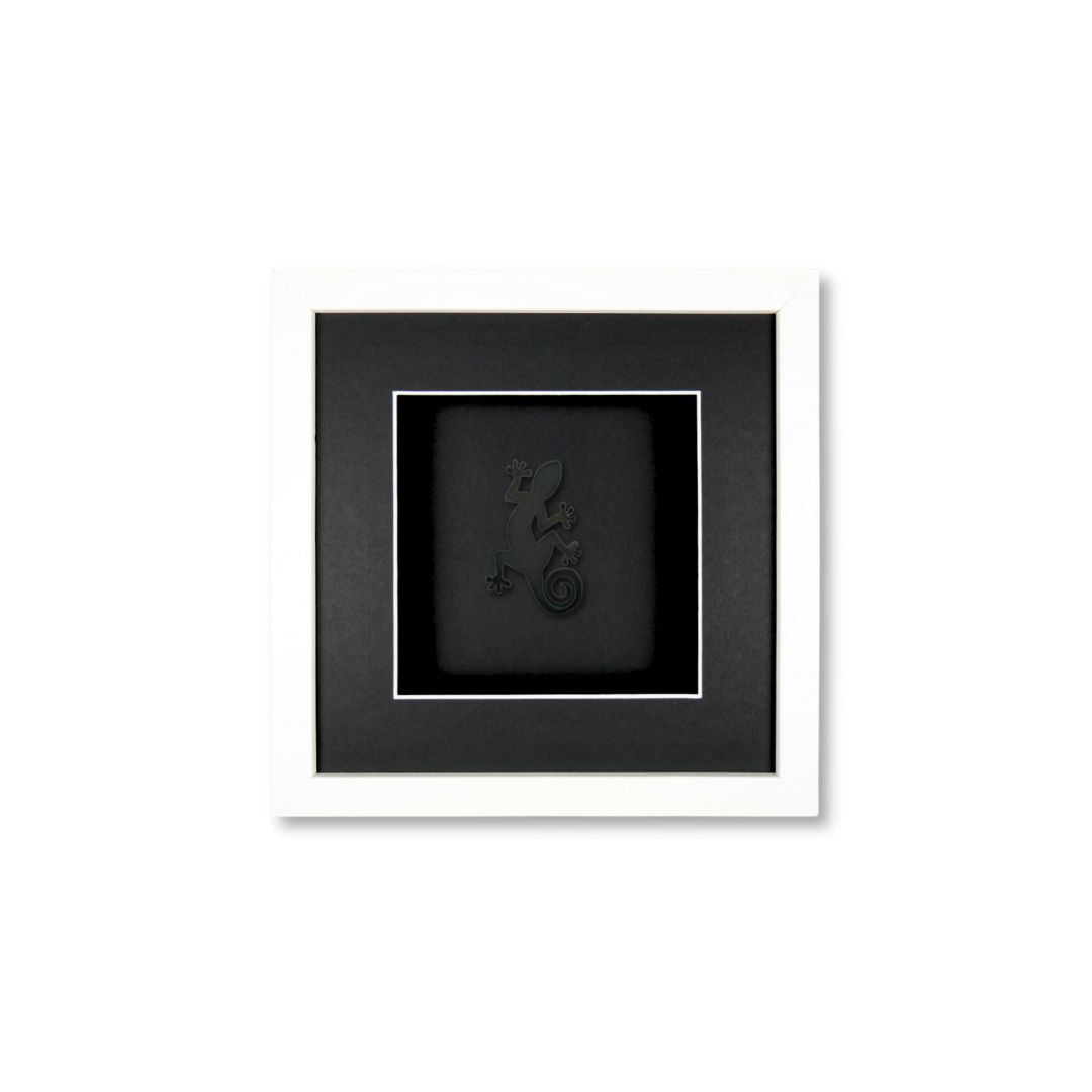Quadratwerk Wandbild Pure Black Gecko 27cm - Rahmen Weiß, Hintergrund Schwarz, Passepartout Schwarz/Weiß