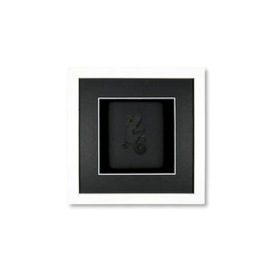 Quadratwerk Wandbild Pure Black Gecko 27cm - Rahmen Weiß, Hintergrund Schwarz, Passepartout Schwarz/Weiß