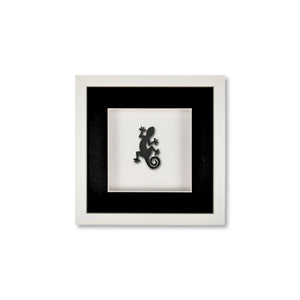 Quadratwerk Wandbild Pure Black Gecko 27cm - Rahmen Weiß, Hintergrund Weiß, Passepartout Schwarz/Weiß