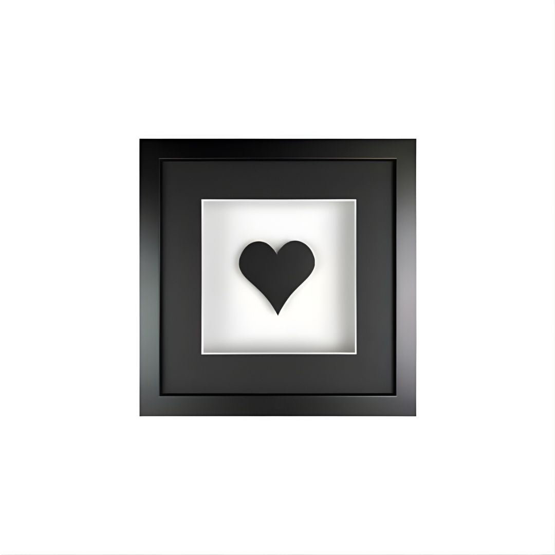 Quadratwerk Wandbild Pure Black Heart 27cm - Rahmen Schwarz, Hintergrund Weiß, Passepartout Schwarz/Weiß