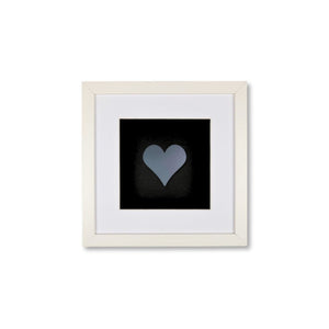 Quadratwerk Wandbild Pure Black Heart 27cm - Rahmen Weiß, Hintergrund Schwarz, Passepartout Weiß/Weiß