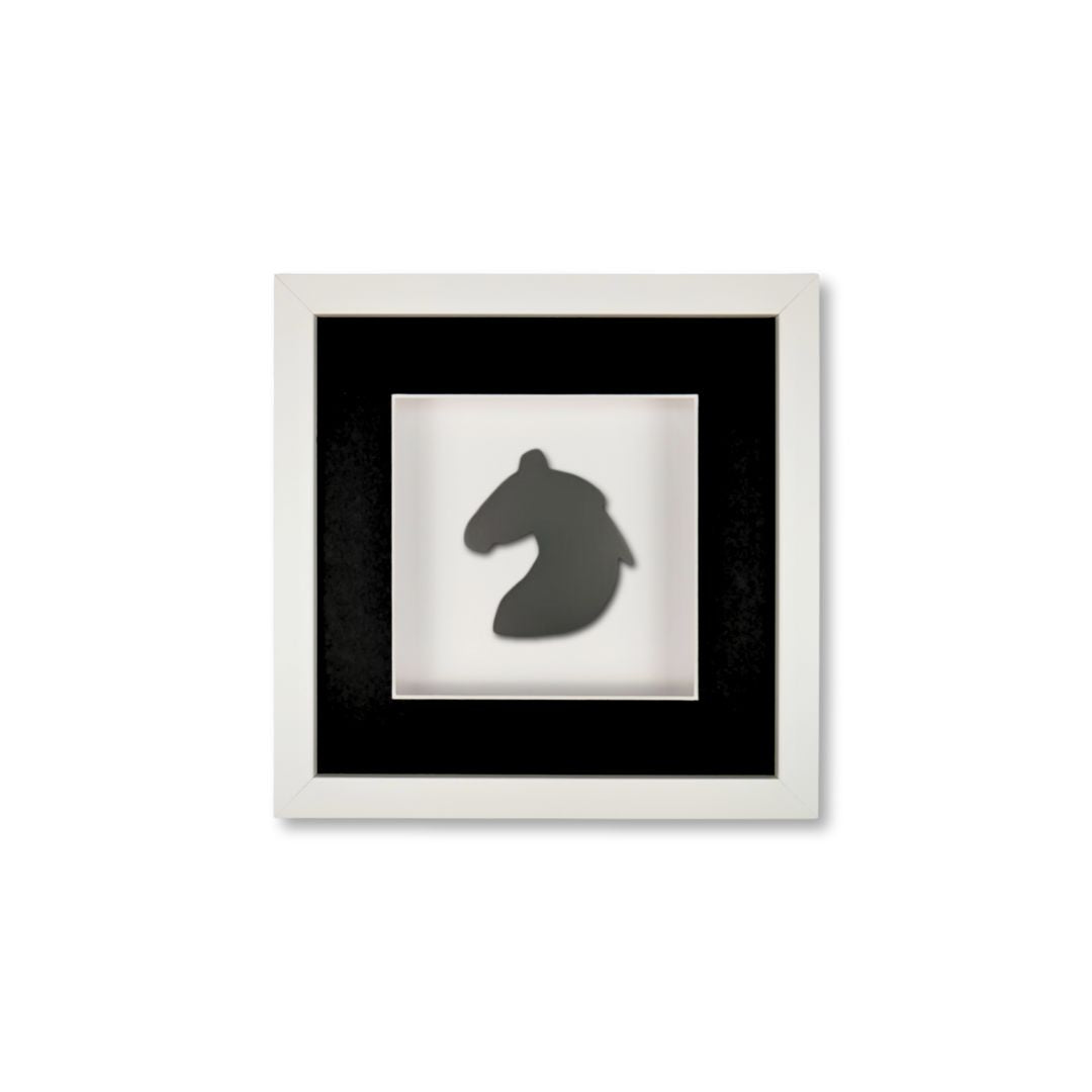 Quadratwerk Wandbild Pure Black Knight Pferdekopf 27cm - Rahmen Weiß, Hintergrund Weiß, Passepartout Schwarz/Weiß