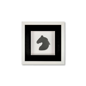 Quadratwerk Wandbild Pure Black Knight Pferdekopf 27cm - Rahmen Weiß, Hintergrund Weiß, Passepartout Schwarz/Weiß