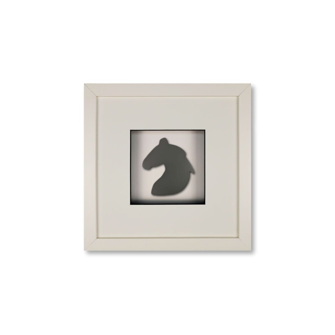 Quadratwerk Wandbild Pure Black Knight Pferdekopf 27cm - Rahmen Weiß, Hintergrund Weiß, Passepartout Weiß/Schwarz