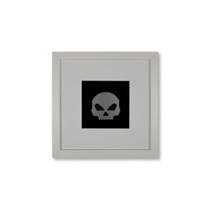 Quadratwerk Wandbild Pure Black Totenkopf 27cm - Rahmen Weiß, Hintergrund Schwarz, Passepartout Weiß/Schwarz
