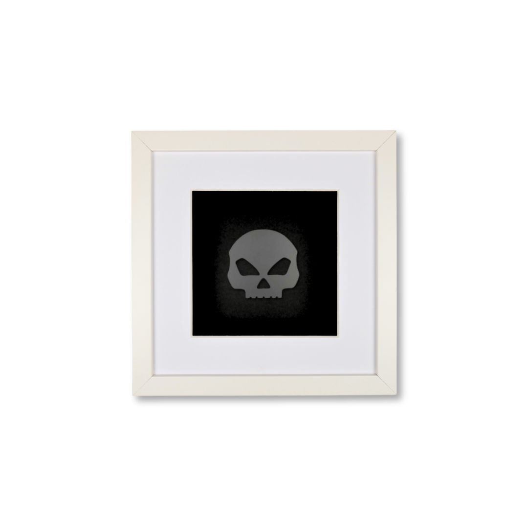 Quadratwerk Wandbild Pure Black Totenkopf 27cm - Rahmen Weiß, Hintergrund Schwarz, Passepartout Weiß/Weiß