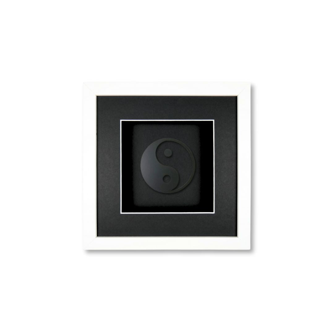 Quadratwerk Wandbild Pure Black Yin & Yan 27cm - Rahmen Weiß, Hintergrund Schwarz, Passepartout Schwarz/Weiß