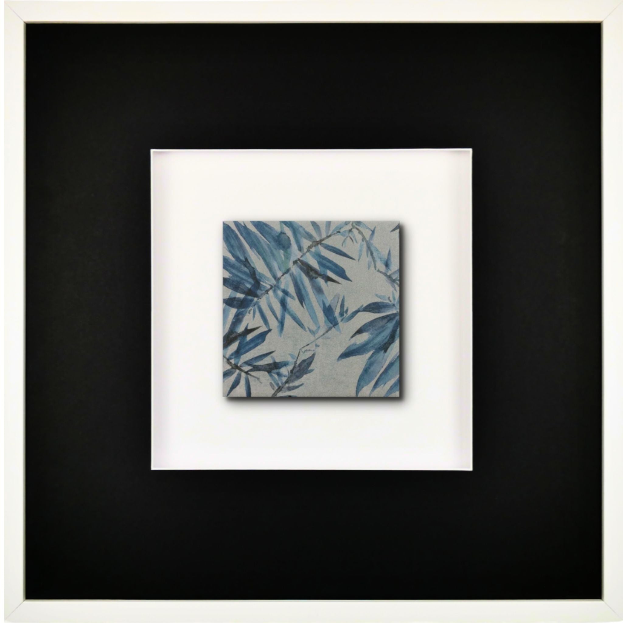 Quadratwerk Wandbild Signature Tile Empire 58m - Rahmen Weiß, Hintergrund Weiß, Passepartout Schwarz/Weiß