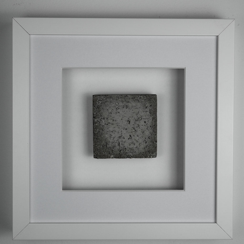 Wandbild SPECIAL EDITION Concrete 27x27 cm – einzelnes Betonrelief in rauem Anthrazit, limitiertes 3D-Wandbild handgefertigt Made in Germany, weißer Rahmen