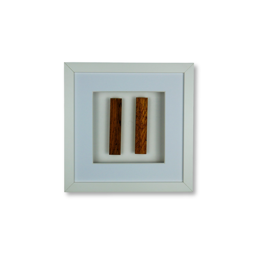 Wandbild SPECIAL EDITION Duo Oak Panels 27x27 cm – zwei vertikale Eichenholz-Reliefs in warmem Rotbraun, limitiertes 3D-Wandbild handgefertigt Made in Germany, weißer Rahmen