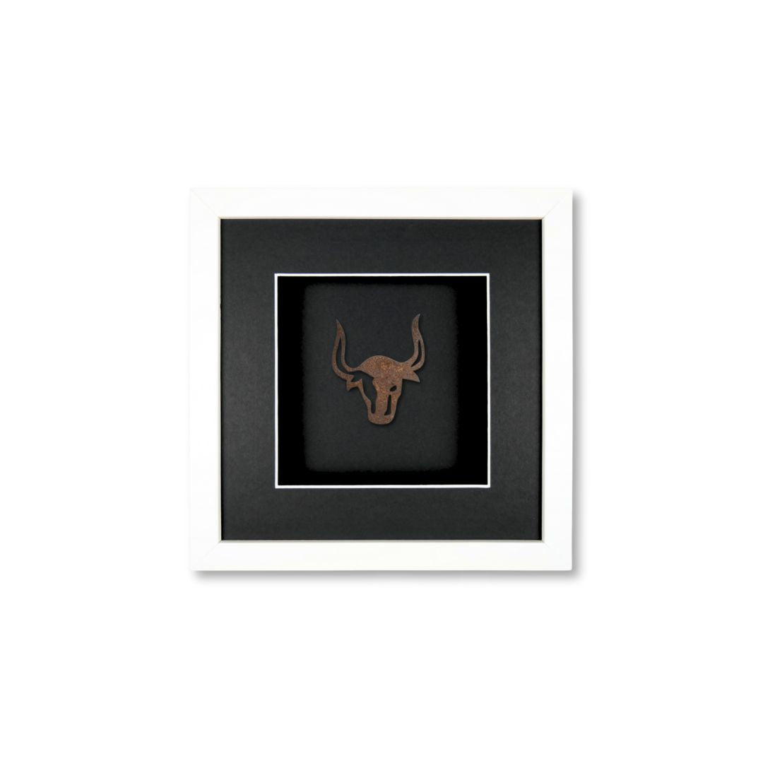 Quadratwerk Wandbild Nahaufnahme Urban Rust The Bull 27cm - Rahmen Weiß, Hintergrund Schwarz, Passepartout Schwarz/Weiß