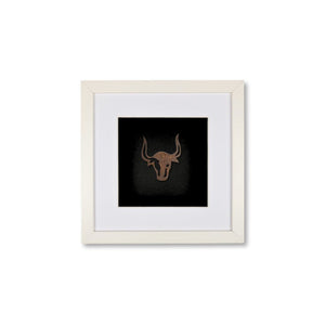 Quadratwerk Wandbild Nahaufnahme Urban Rust The Bull 27cm - Rahmen Weiß, Hintergrund Schwarz, Passepartout Weiß/Weiß