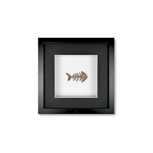 Quadratwerk Wandbild Detailaufnahme Urban Rust Fish 27cm - Rahmen Schwarz, Hintergrund Weiß, Passepartout Schwarz/Weiß
