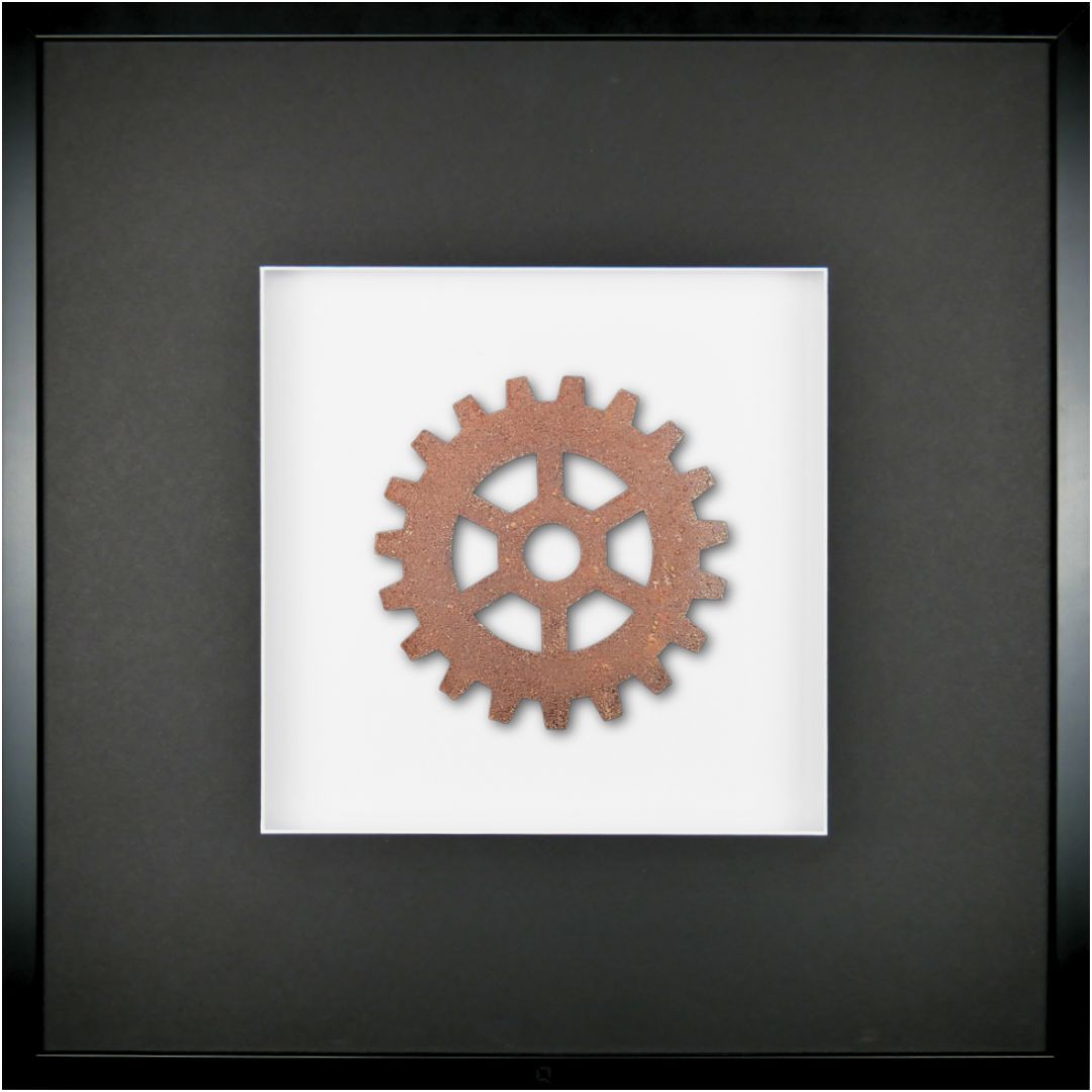 Quadratwerk Wandbild Urban Rust Gear 58cm - Rahmen Schwarz, Hintergrund Weiß, Passepartout Schwarz/Weiß