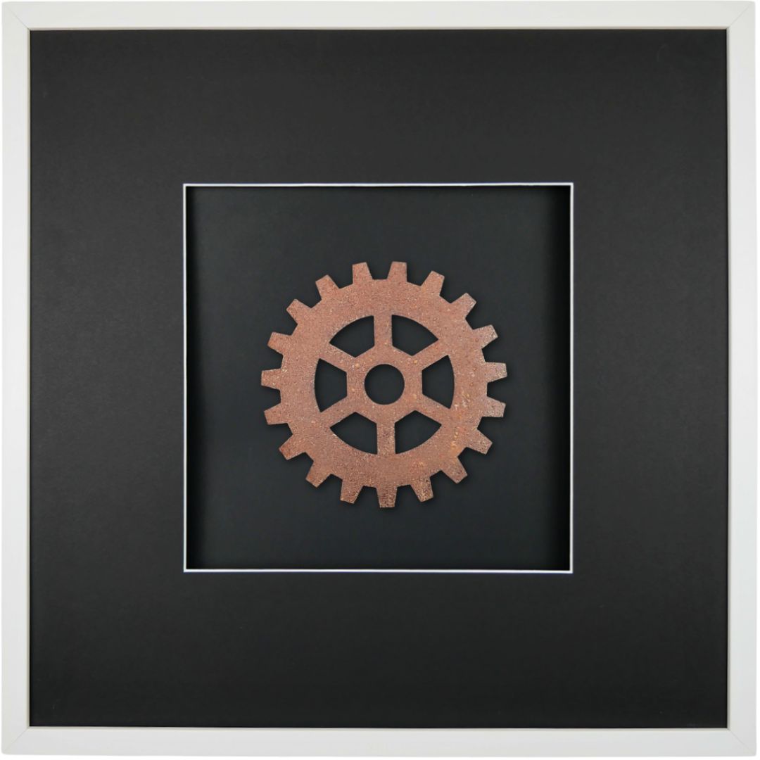Quadratwerk Wandbild Urban Rust Gear 58cm - Rahmen Weiß, Hintergrund Schwarz, Passepartout Schwarz/Weiß