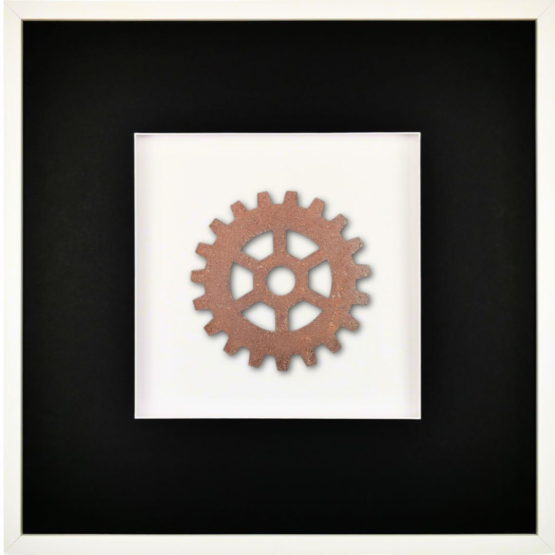Quadratwerk Wandbild Urban Rust Gear 58cm - Rahmen Weiß, Hintergrund Weiß, Passepartout Schwarz/Weiß