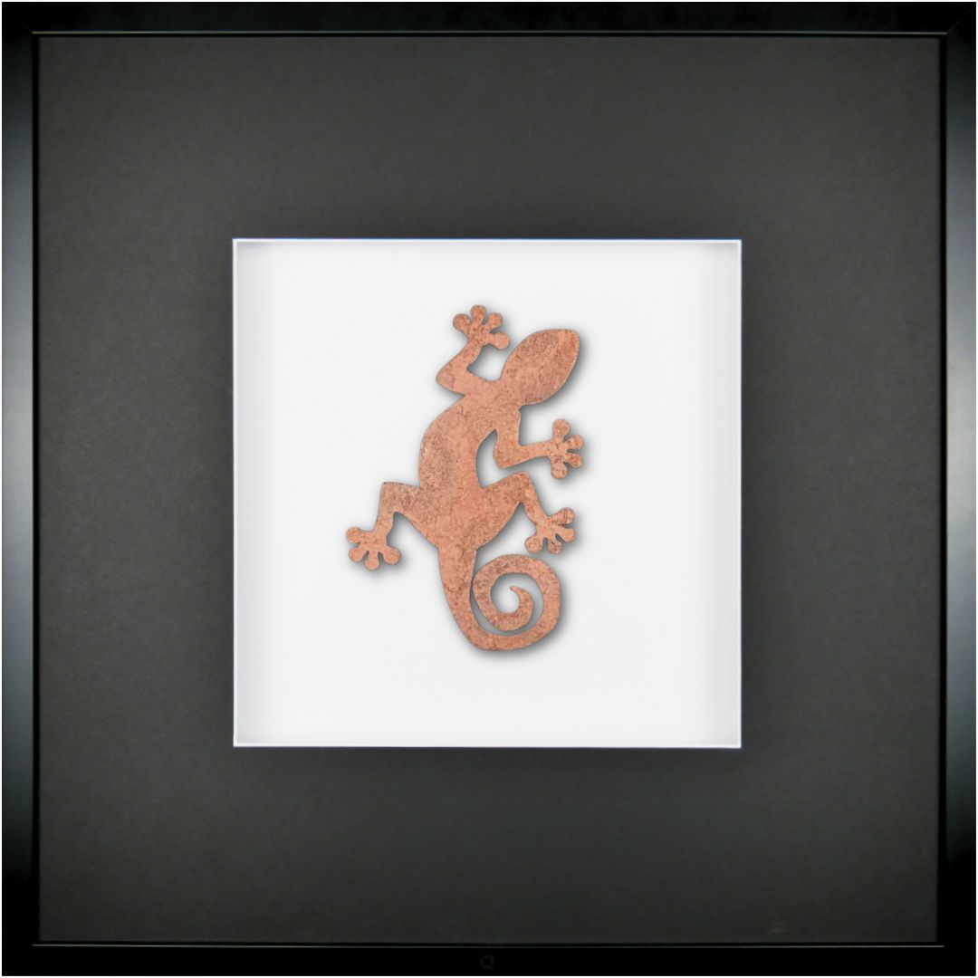 Quadratwerk Wandbild Urban Rust Gecko 58cm - Rahmen Schwarz, Hintergrund Weiß, Passepartout Schwarz/Weiß