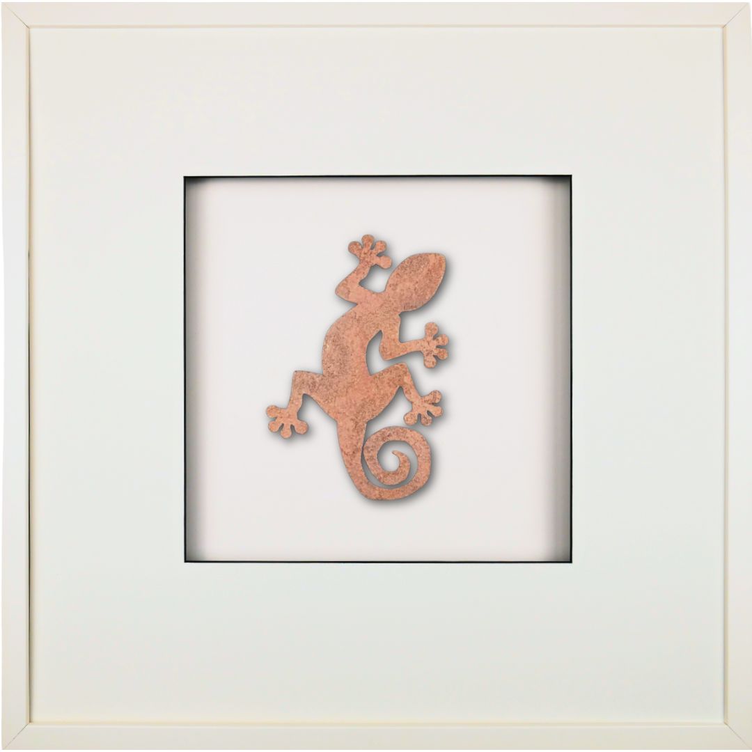 Quadratwerk Wandbild Urban Rust Gecko 58cm - Rahmen Weiß, Hintergrund Weiß, Passepartout Weiß/Schwarz