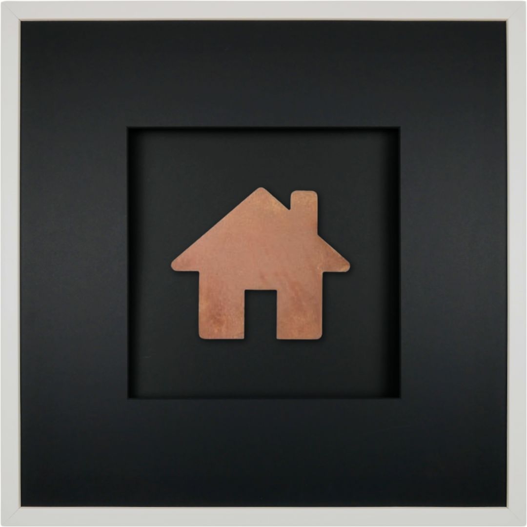 Quadratwerk Wandbild Urban Rust Haus 58cm - Rahmen Weiß, Hintergrund Schwarz, Passepartout Schwarz/Schwarz