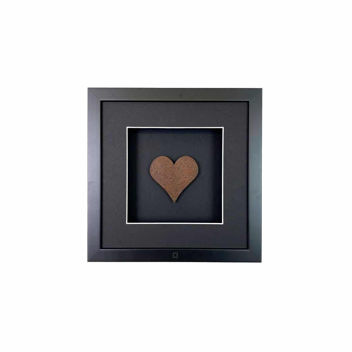 Quadratwerk Wandbild Urban Rust Heart 27cm - Rahmen Schwarz, Hintergrund Schwarz, Passepartout Schwarz/Weiß