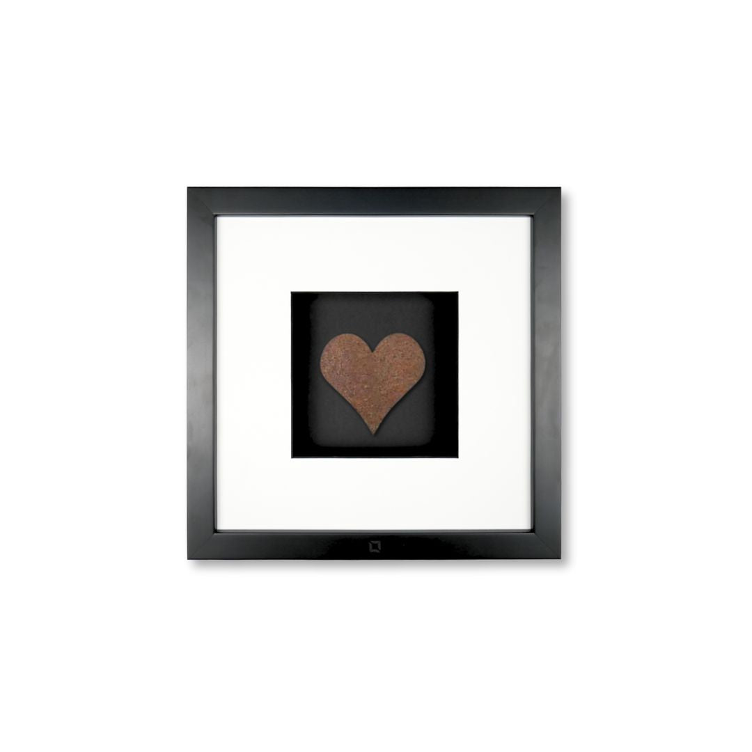 Quadratwerk Wandbild Urban Rust Heart 27cm - Rahmen Schwarz, Hintergrund Schwarz, Passepartout Weiß/Schwarz