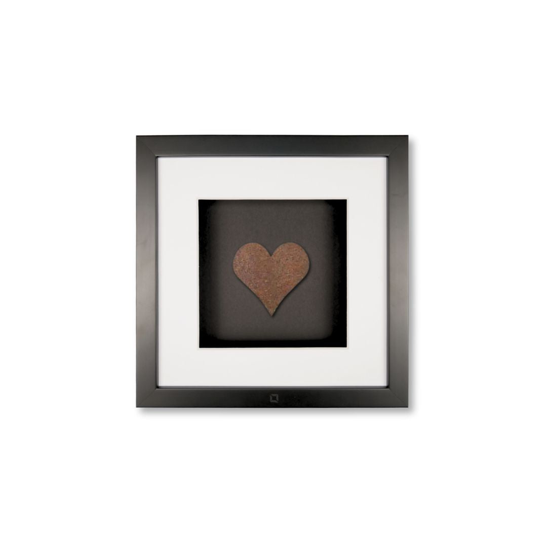 Quadratwerk Wandbild Urban Rust Heart 27cm - Rahmen Schwarz, Hintergrund Schwarz, Passepartout Weiß/Weiß
